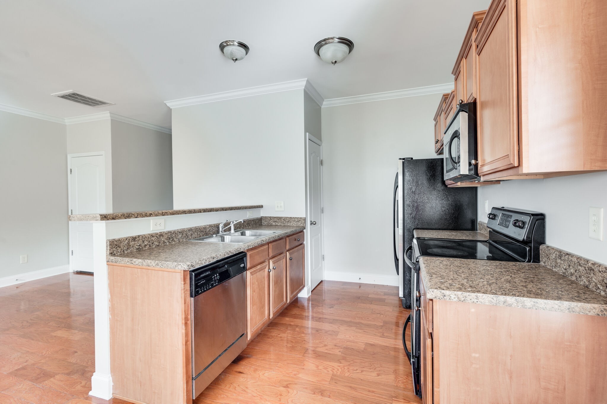 Nashville, Tennessee 37209, United States, 3 Bedrooms Bedrooms, ,3 BathroomsBathrooms,Residential,Pending,122854