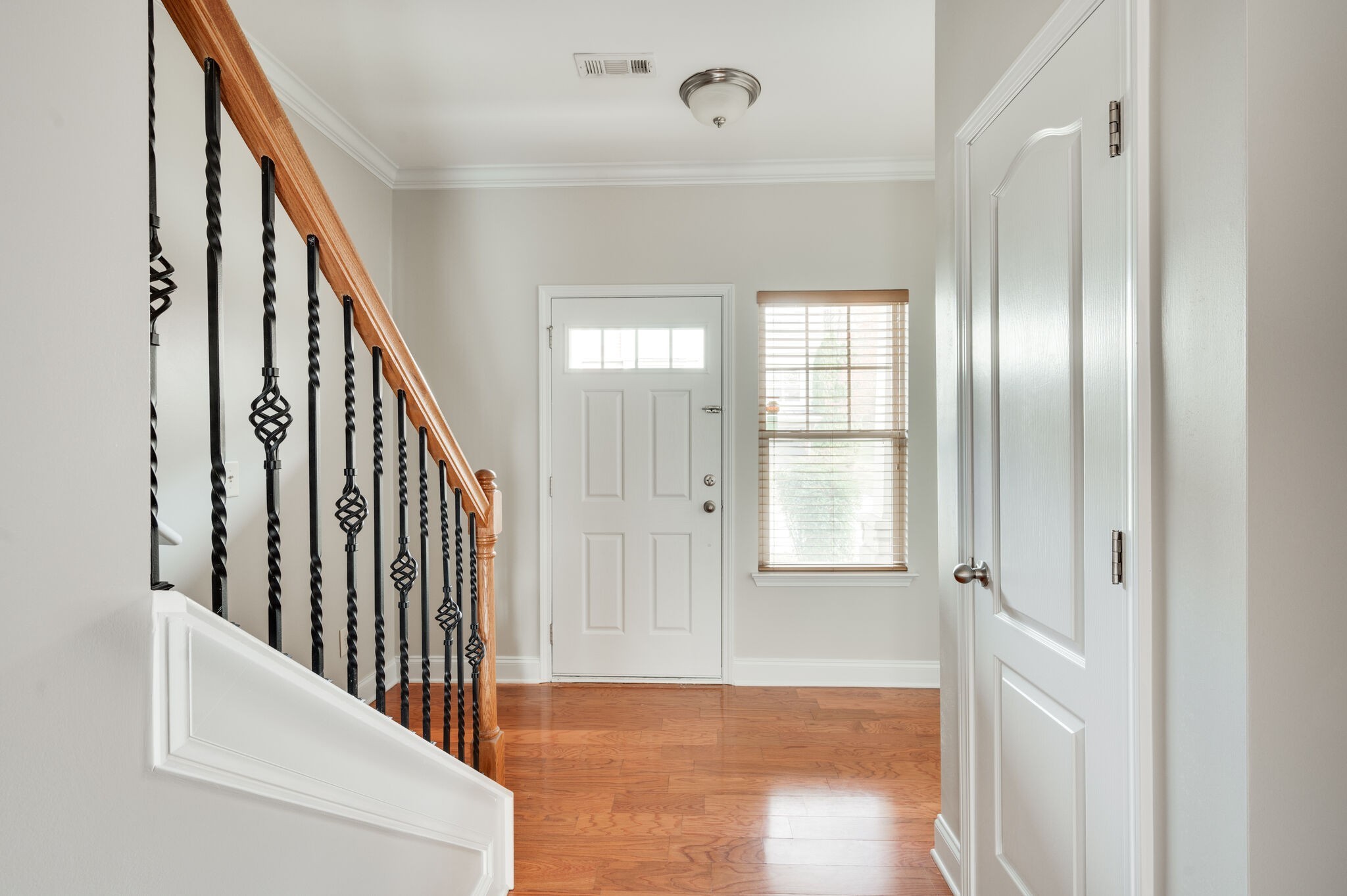 Nashville, Tennessee 37209, United States, 3 Bedrooms Bedrooms, ,3 BathroomsBathrooms,Residential,Pending,122854