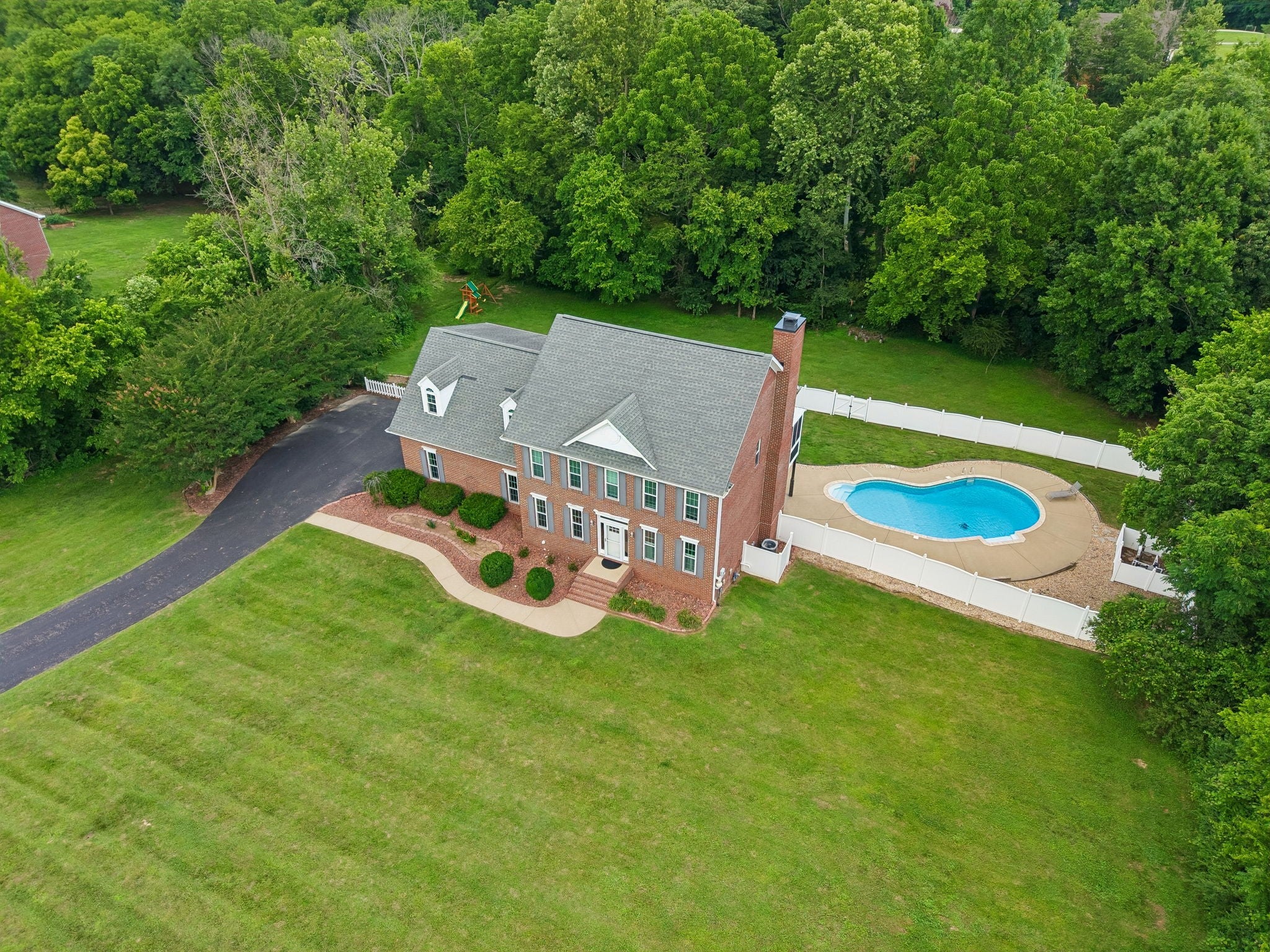 1404 Brook Dr