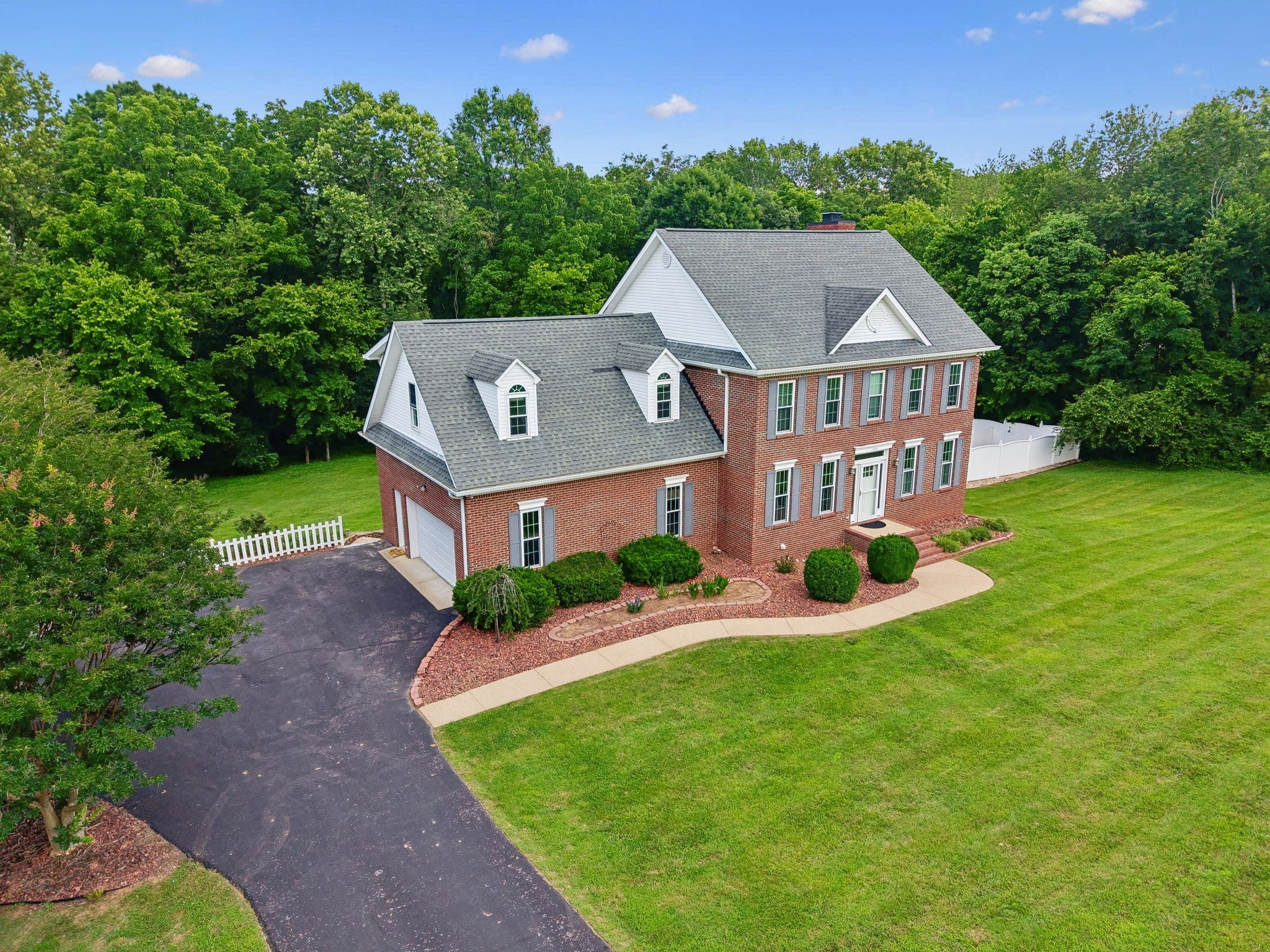1404 Brook Dr
