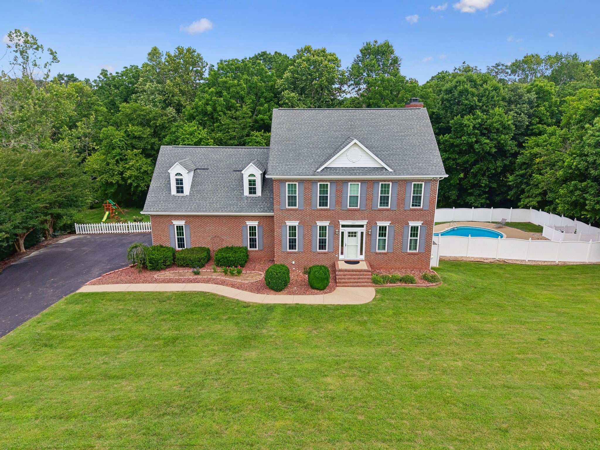 1404 Brook Dr