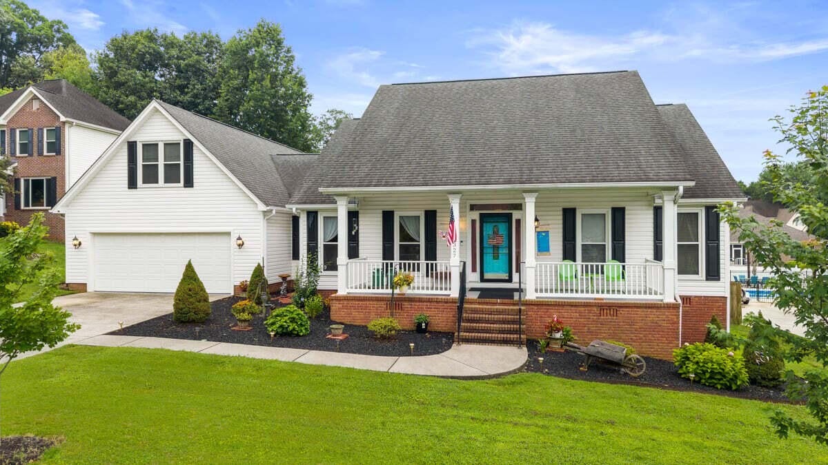 327 Mill Creek Trail NE