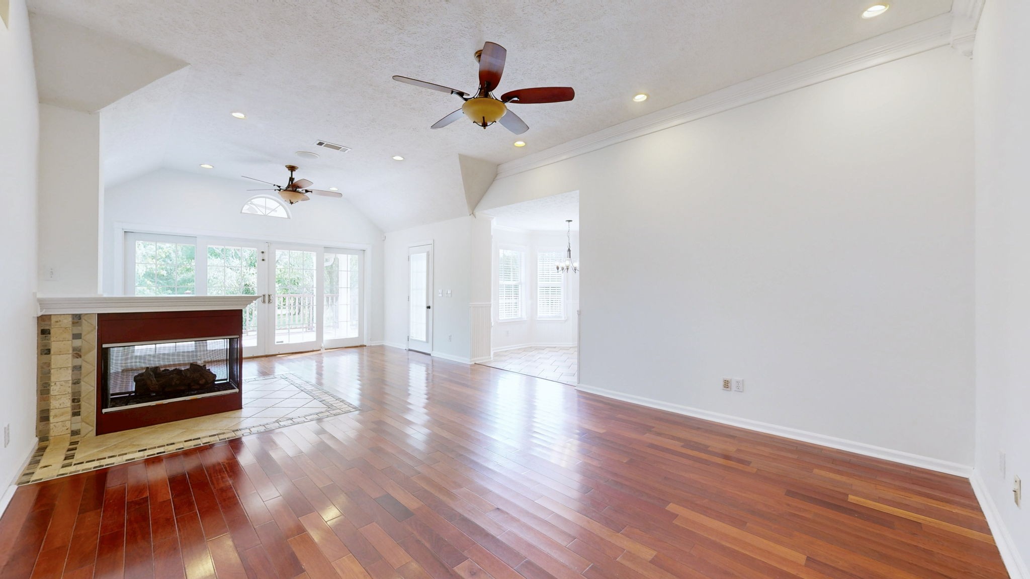 2639 Danbury Cir