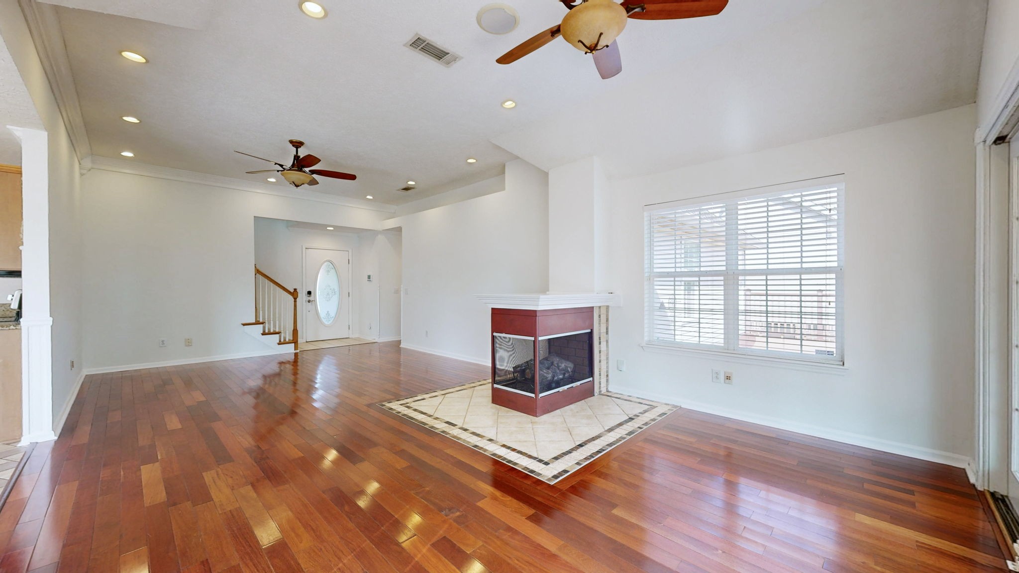 2639 Danbury Cir