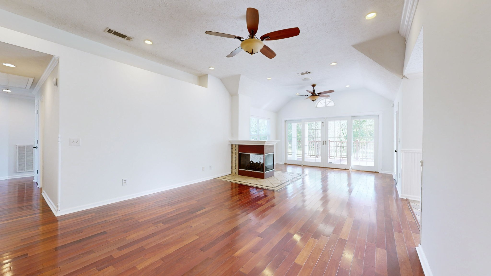 2639 Danbury Cir