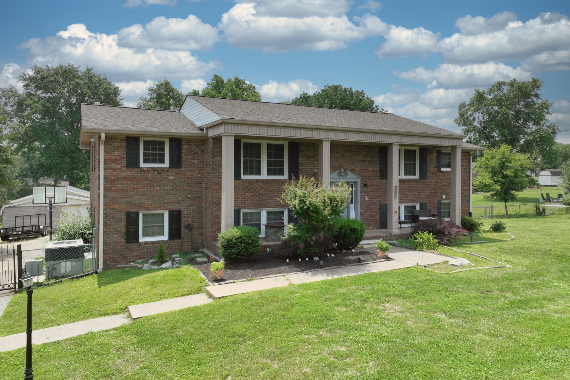 106 Fairways Dr