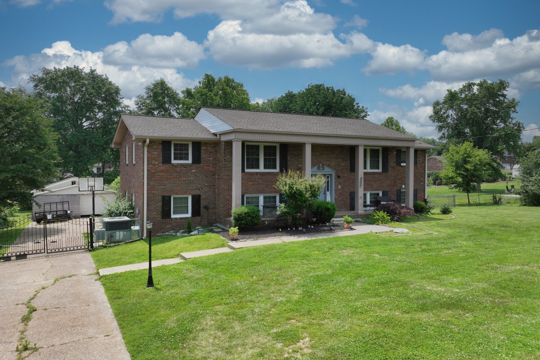 106 Fairways Dr