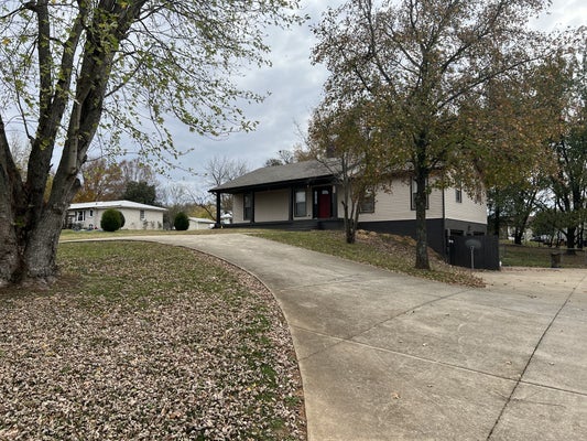 916 ROSSVIEW RD, CLARKSVILLE, TN 37043 - Image 69901cfd2d55718b77e780248a8ade2b/1821131103