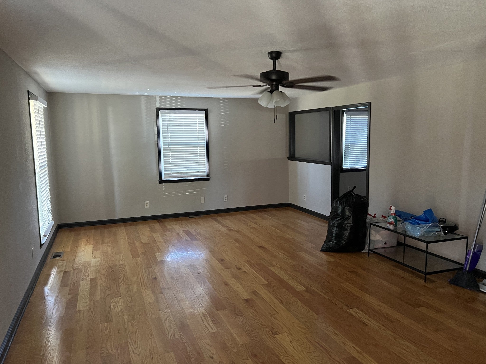 916 Rossview Rd