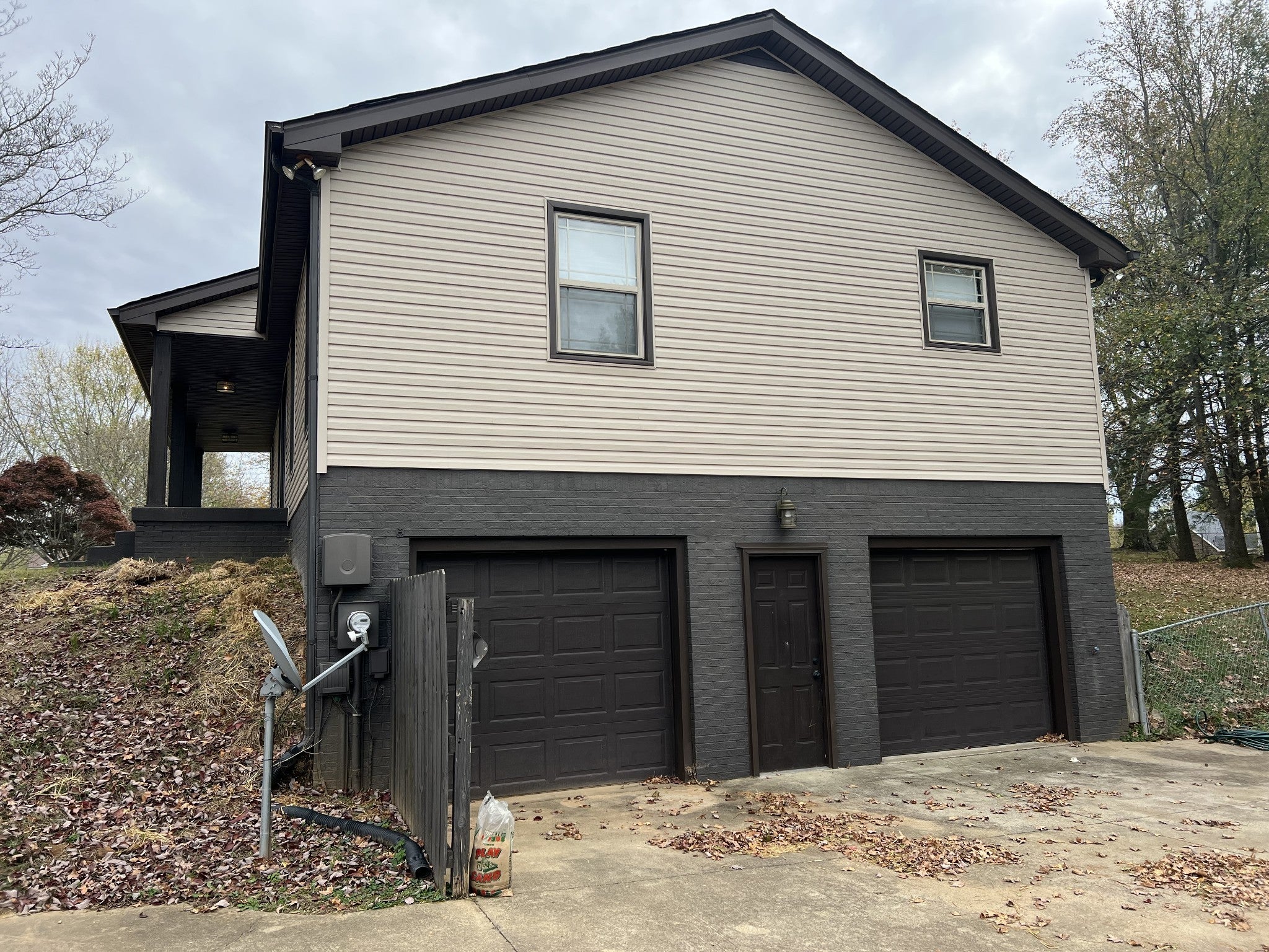 916 Rossview Rd
