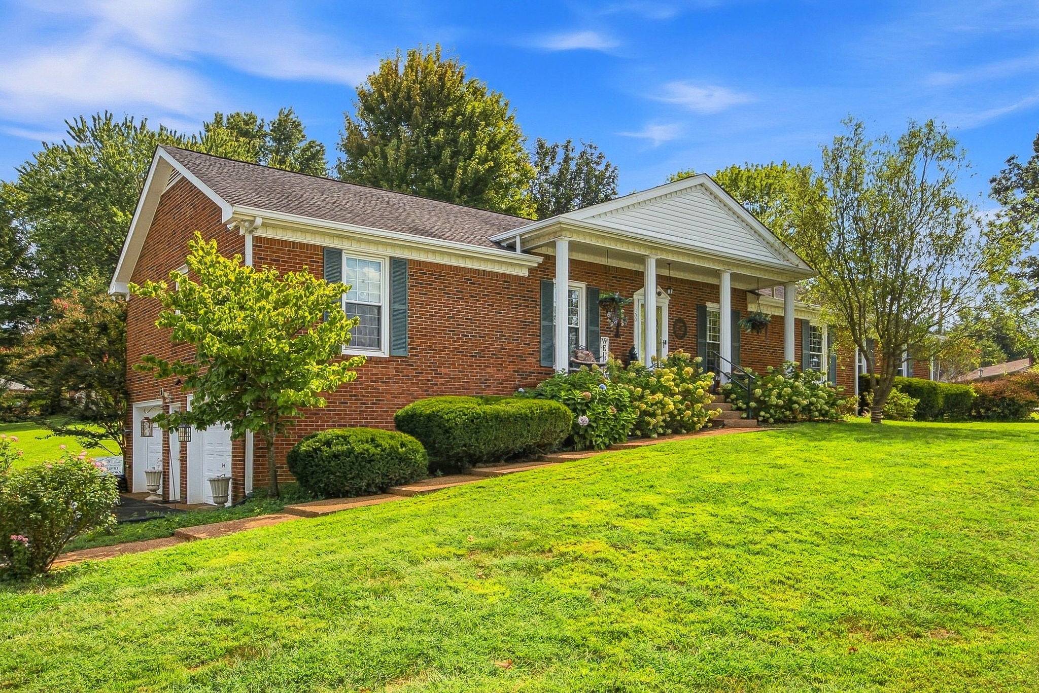 300 Stonewall Dr