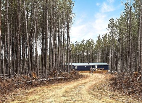 1661 Sassafras Stand Ridge Rd Linden TN 37096