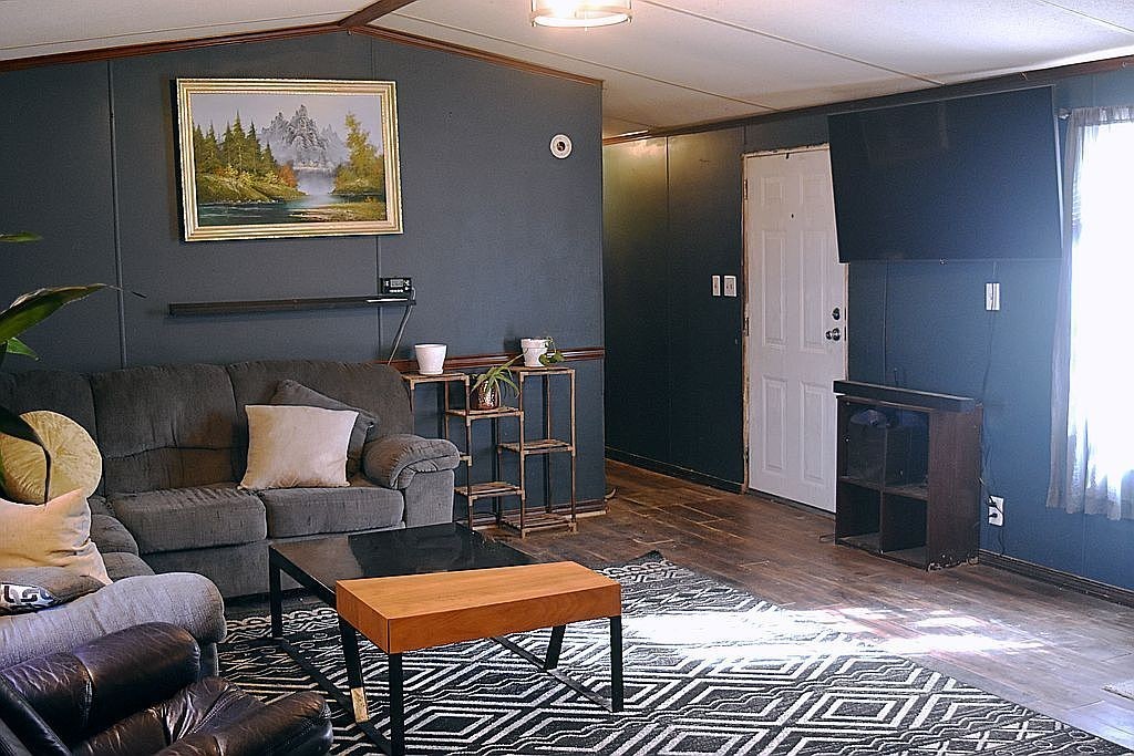 1661 Sassafras Stand Ridge Rd