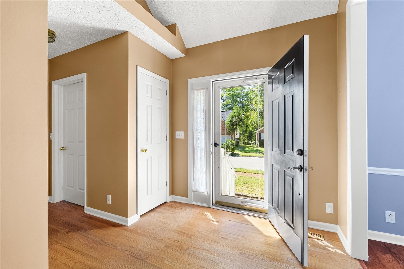 453 Essex Park Cir