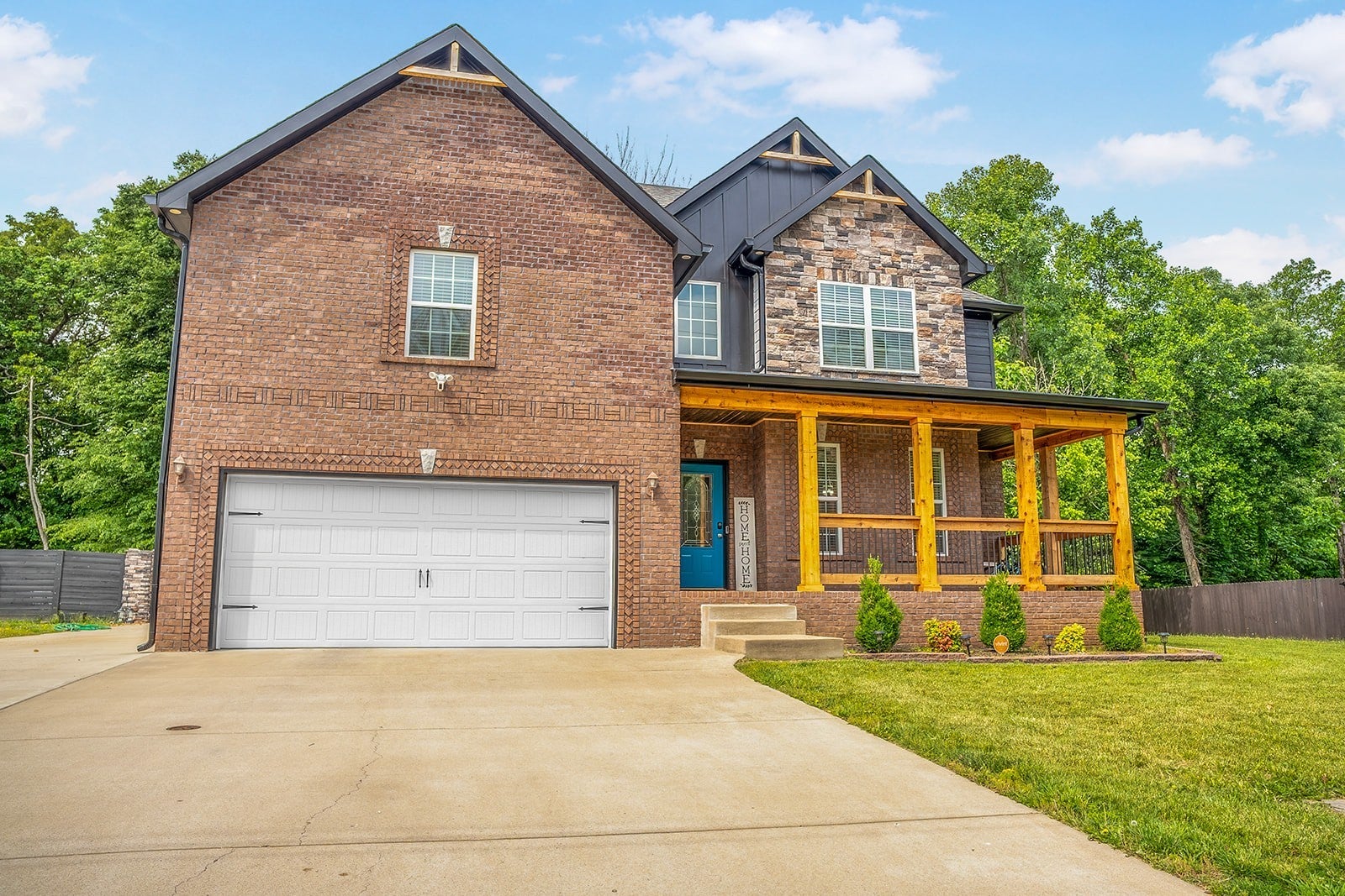 3552 Aurora Dr