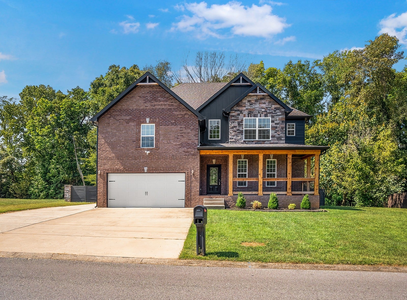 3552 Aurora Dr