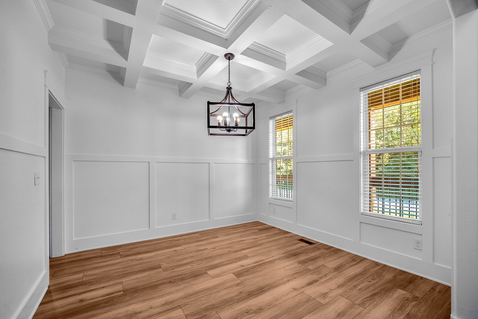 3552 Aurora Dr