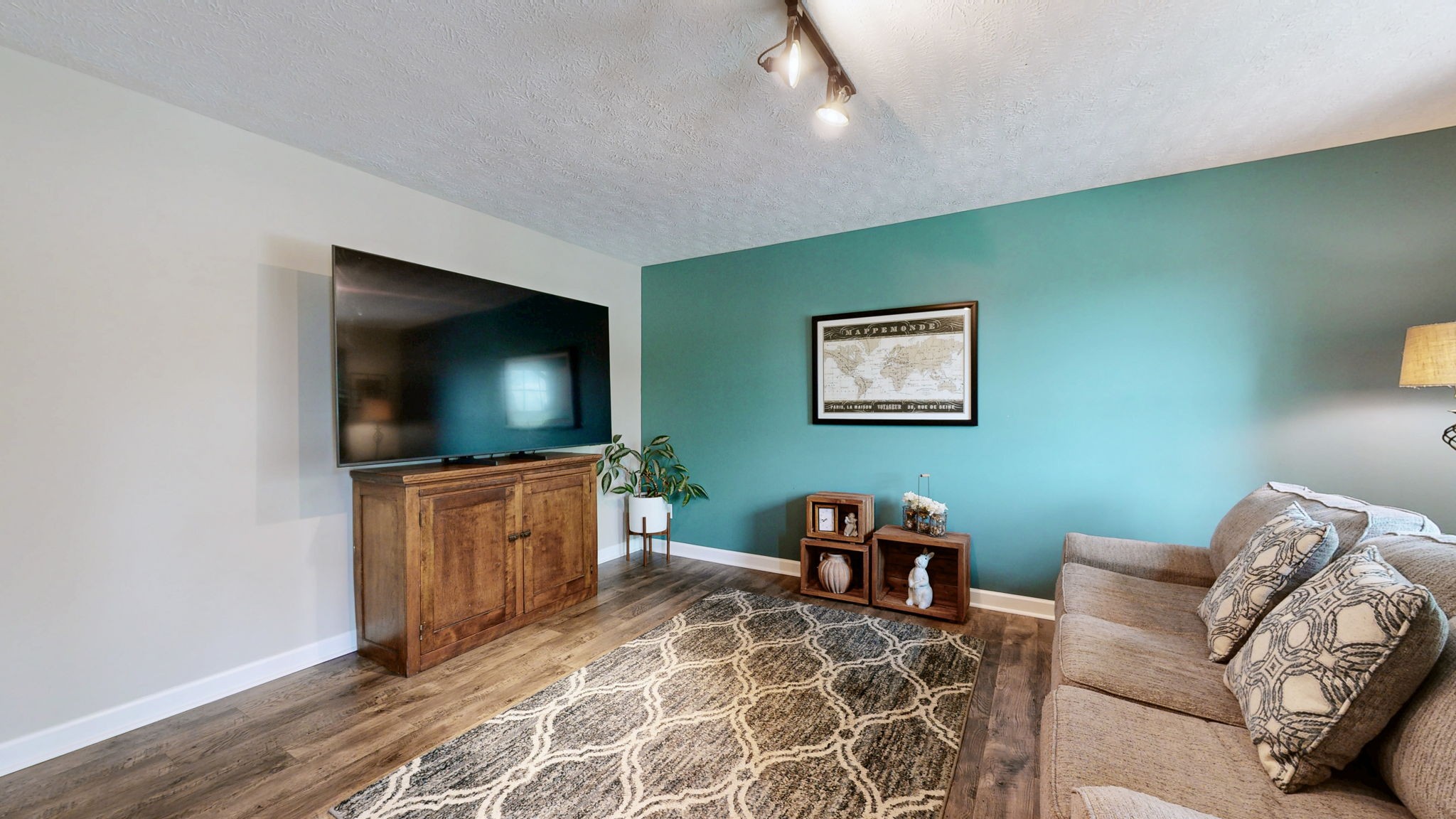 6007 Crestview Ct