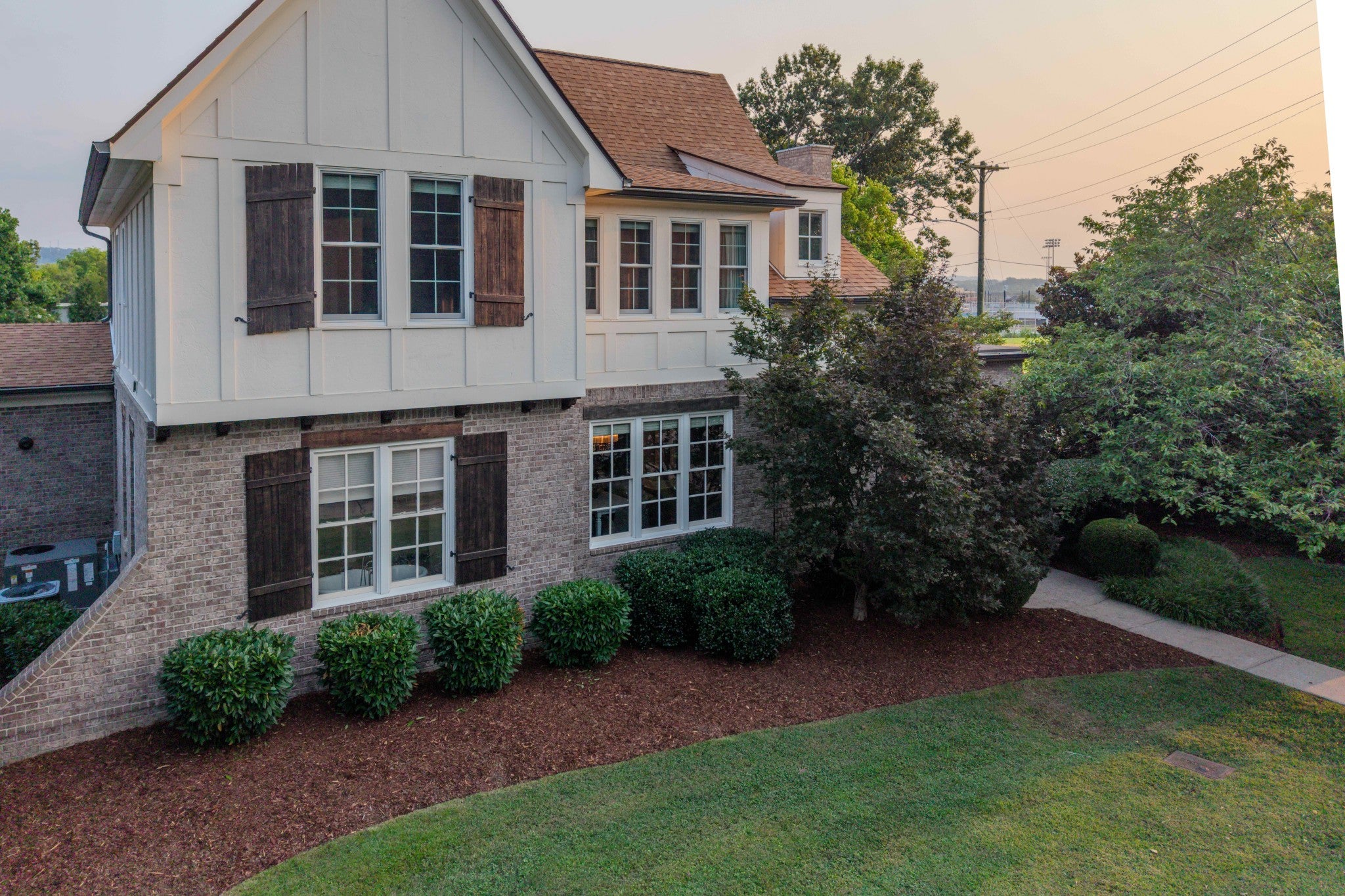 1749 Glen Echo Rd, Nashville TN 37215 4-bed home, photo 2 of 52