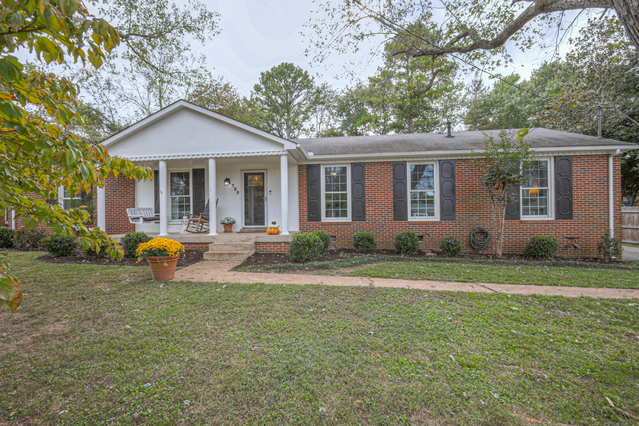 725 Harpeth Pkwy W