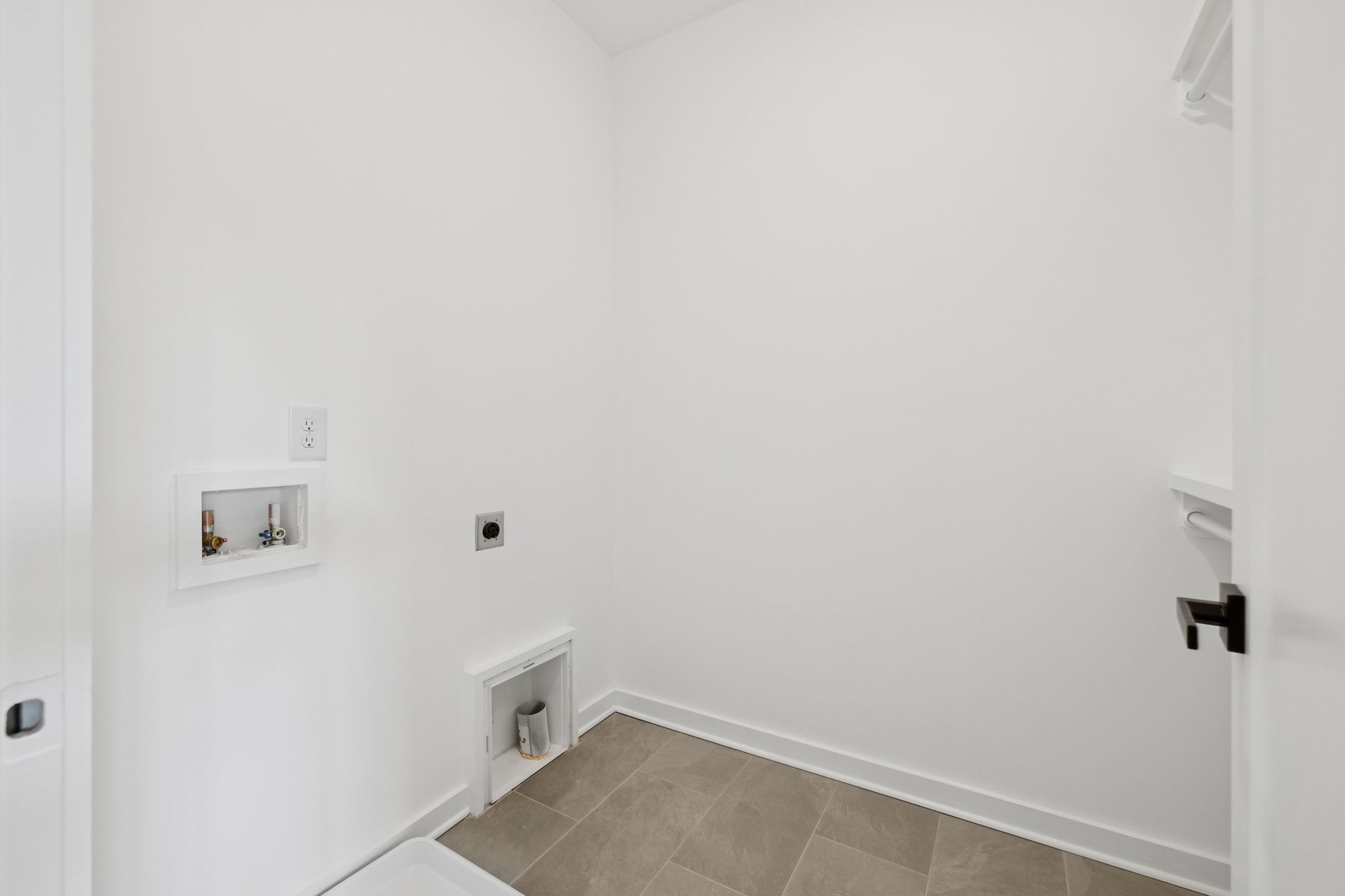 Nashville, Tennessee, 37204, United States, 1 Bedroom Bedrooms, ,2 BathroomsBathrooms,Residential,Pending,2034002
