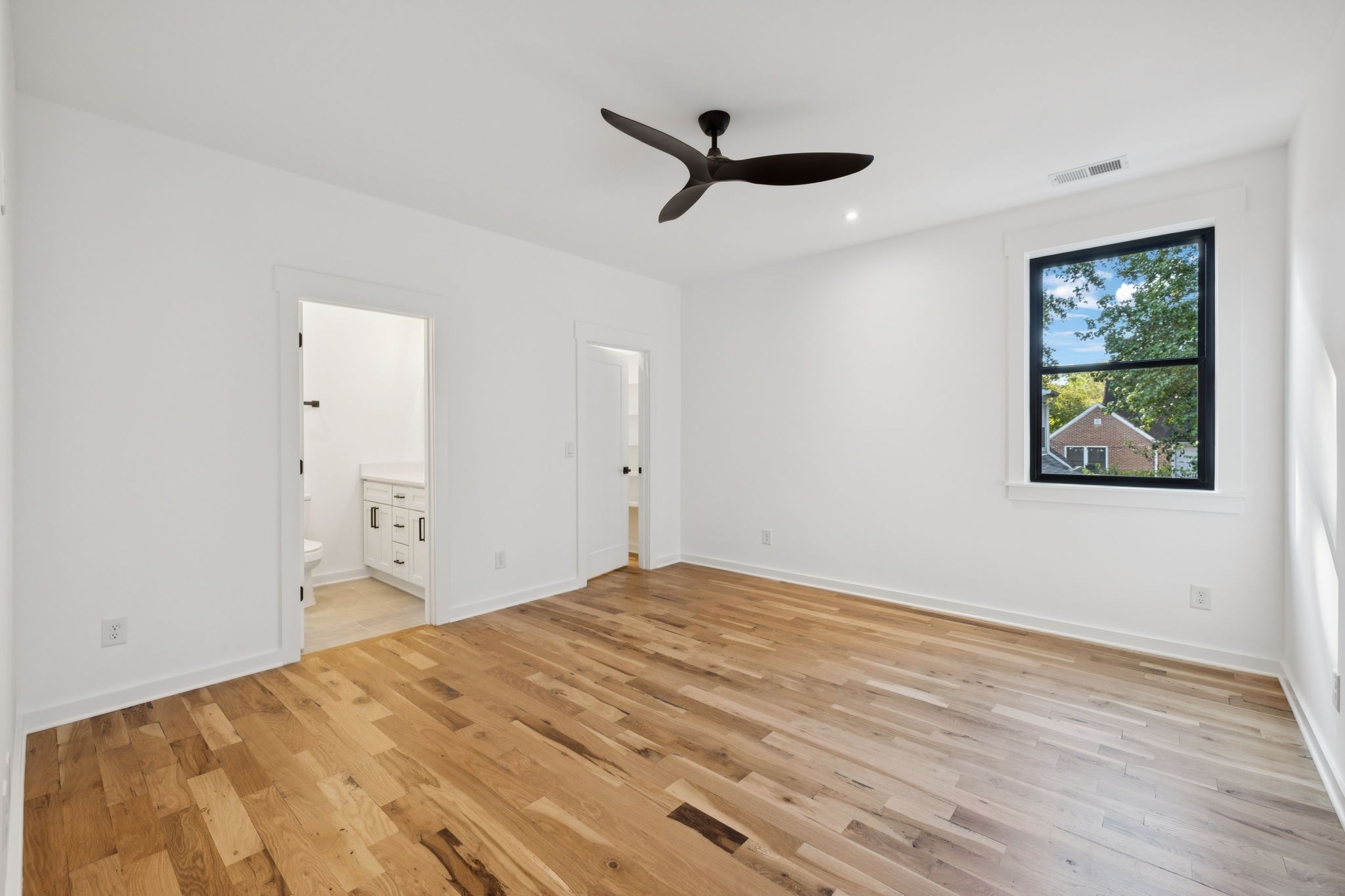 Nashville, Tennessee, 37204, United States, 1 Bedroom Bedrooms, ,2 BathroomsBathrooms,Residential,Pending,2034002