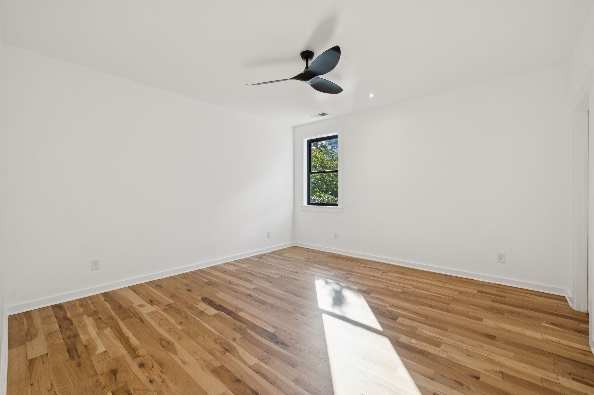 Nashville, Tennessee, 37204, United States, 1 Bedroom Bedrooms, ,2 BathroomsBathrooms,Residential,Pending,2034002