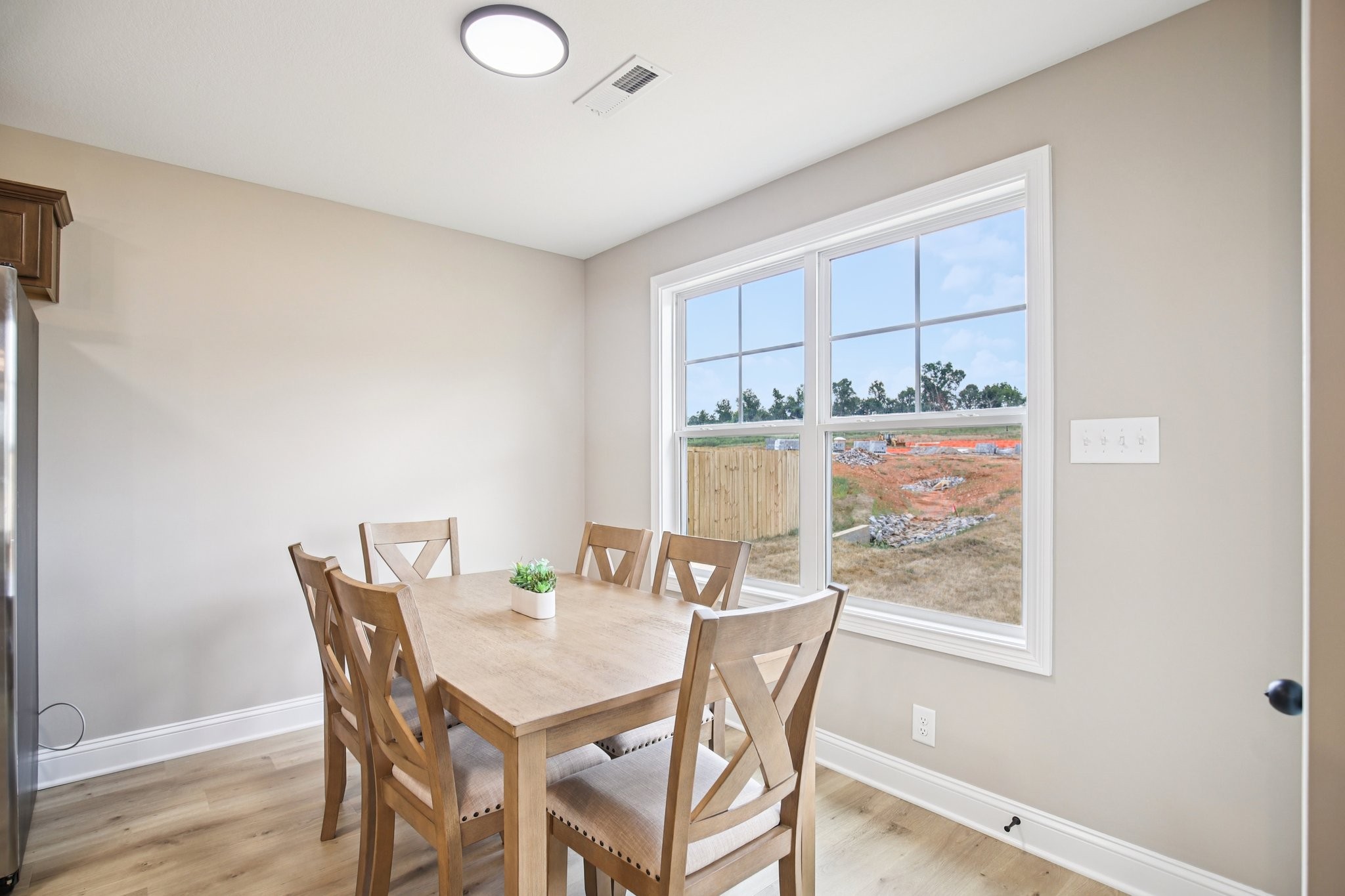 Clarksville, Tennessee 37040, United States, 3 Bedrooms Bedrooms, ,2 BathroomsBathrooms,Residential,Active,108525