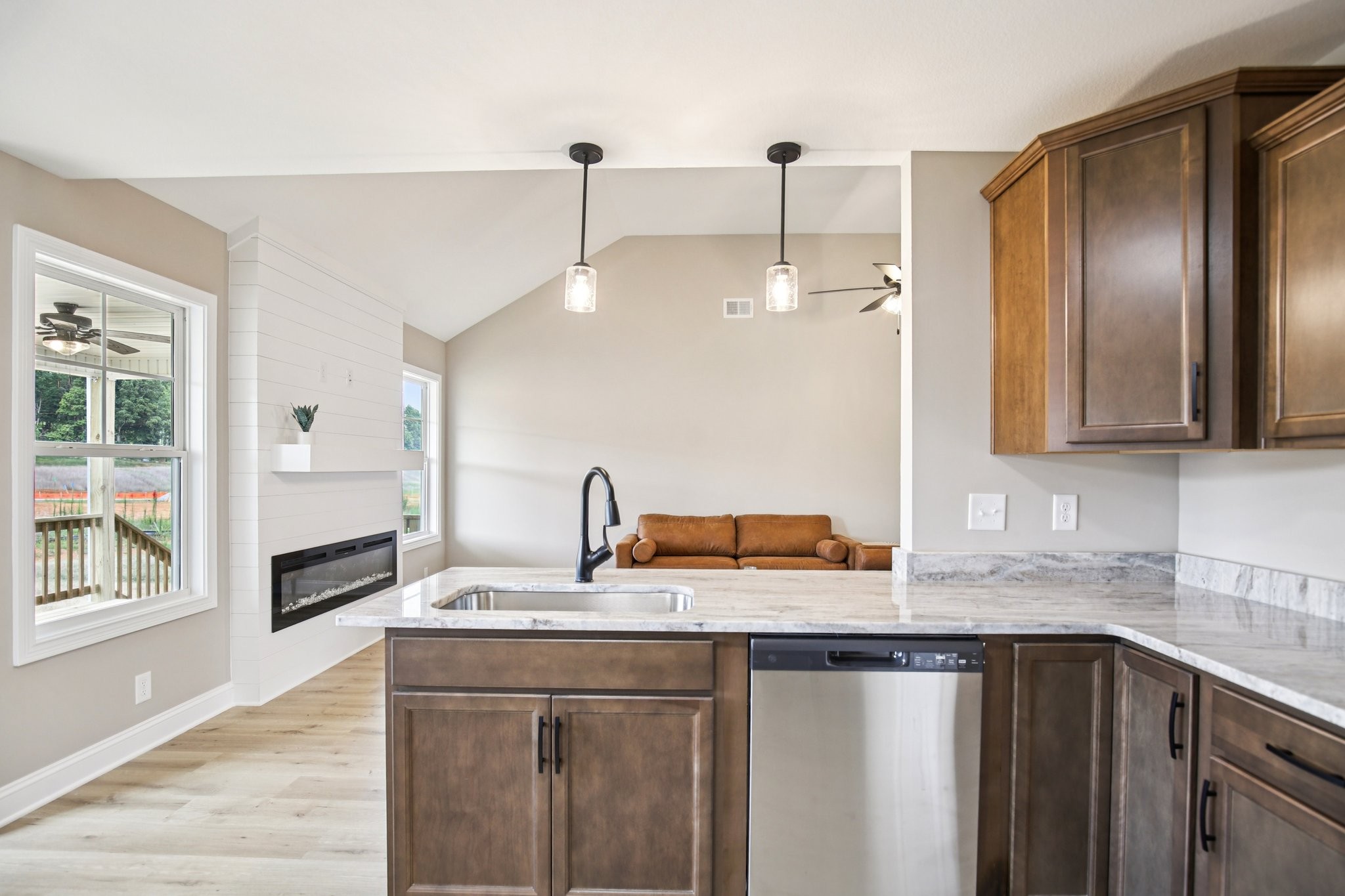 Clarksville, Tennessee 37040, United States, 3 Bedrooms Bedrooms, ,2 BathroomsBathrooms,Residential,Active,108525