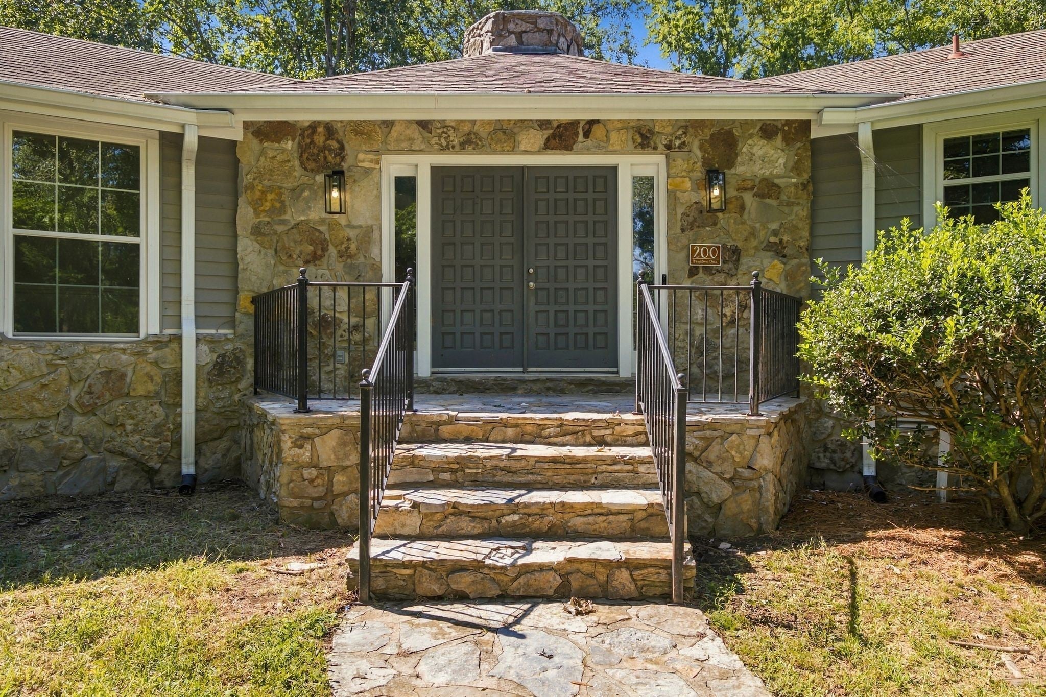200 Graystone Dr
