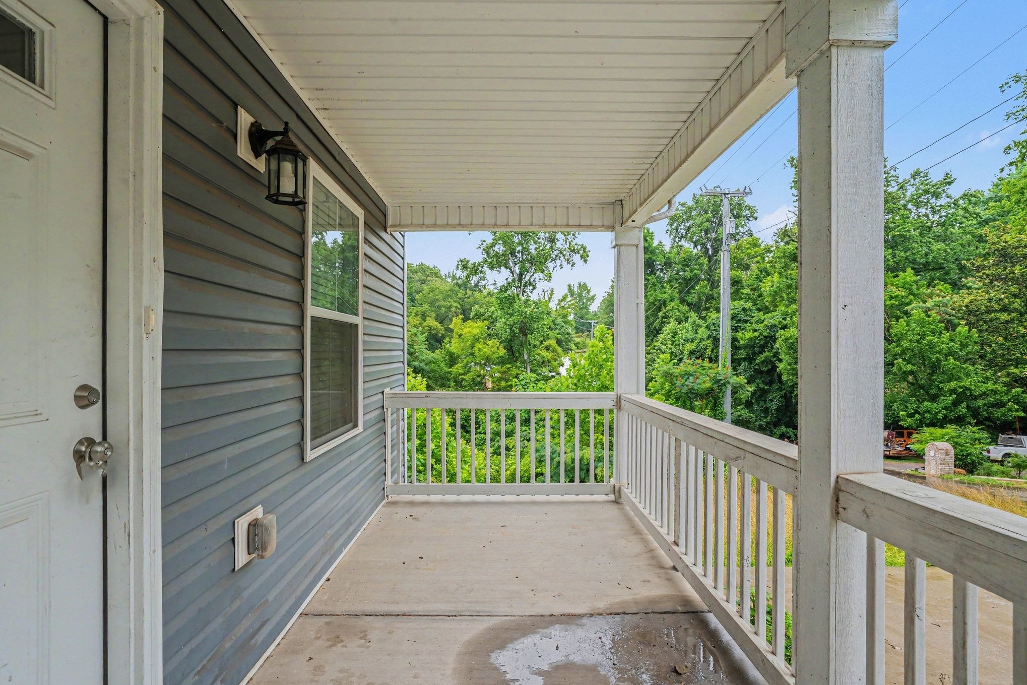 906 E Happy Hollow Dr