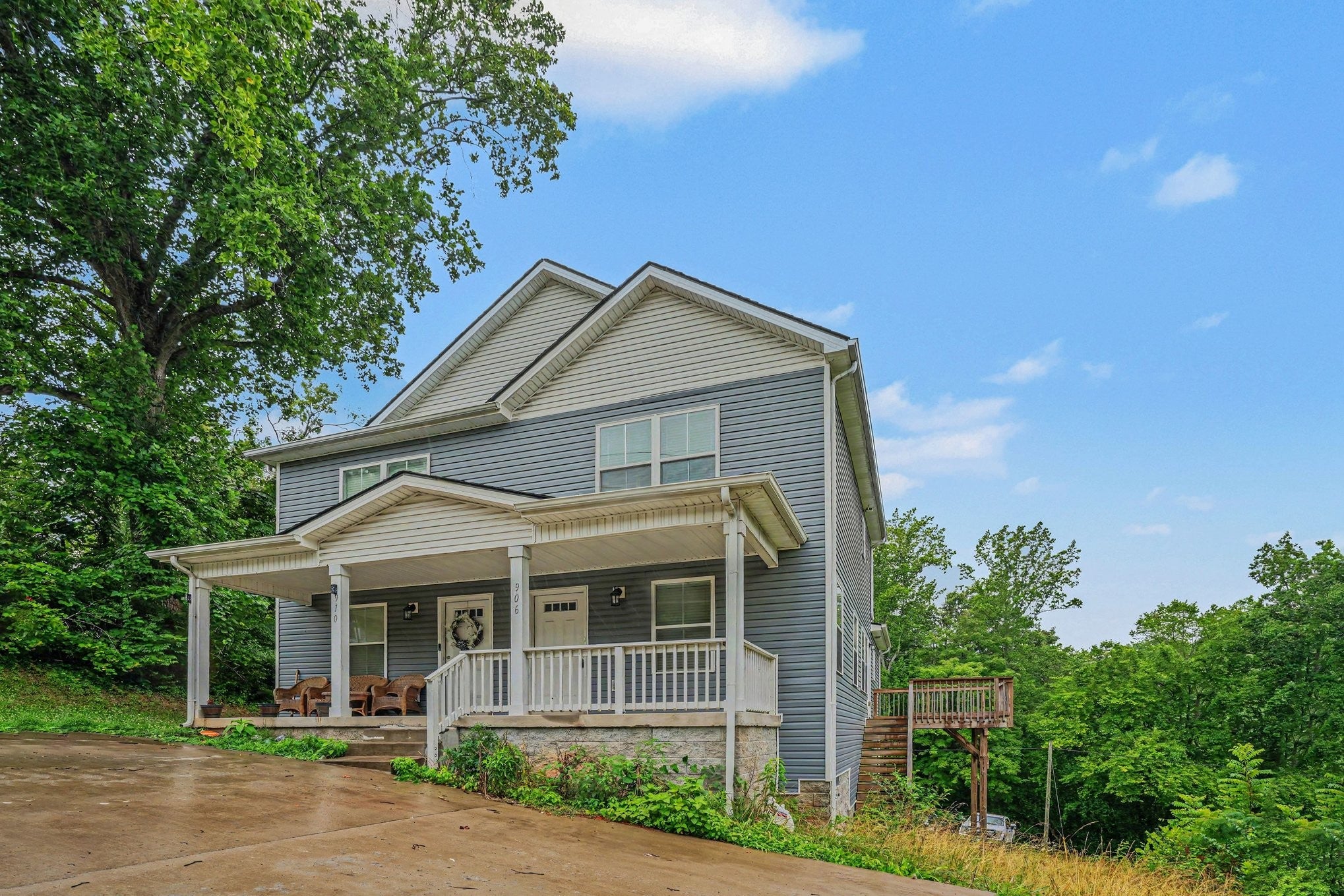 906 E Happy Hollow Dr