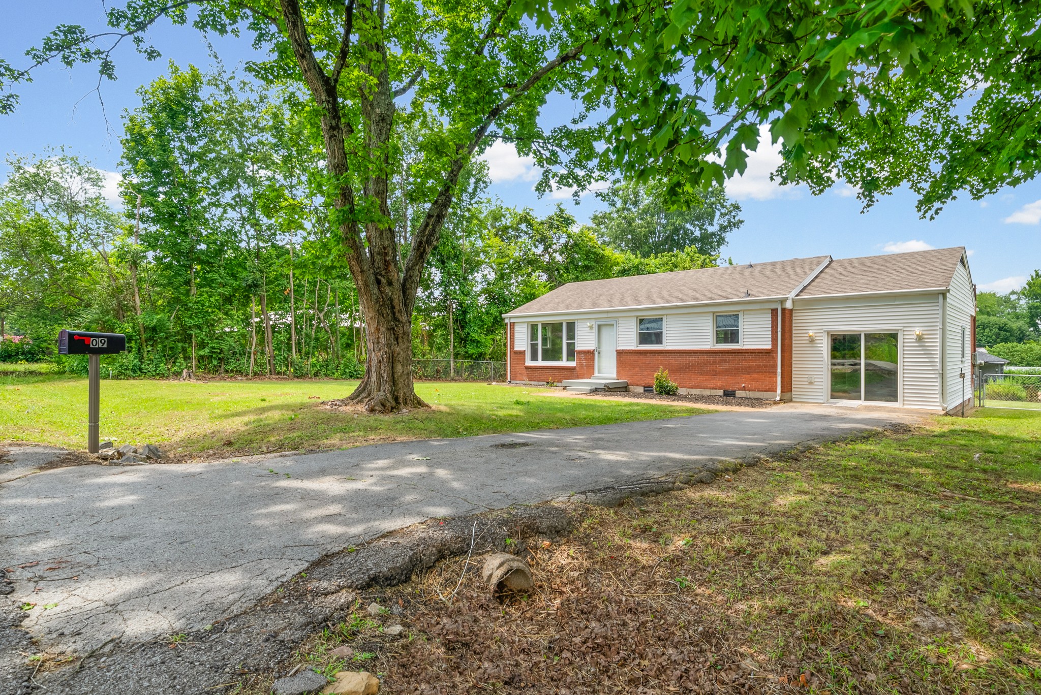 Photo 1 of 29 — 9 Lealand Drive, Clarksville, TN 37042