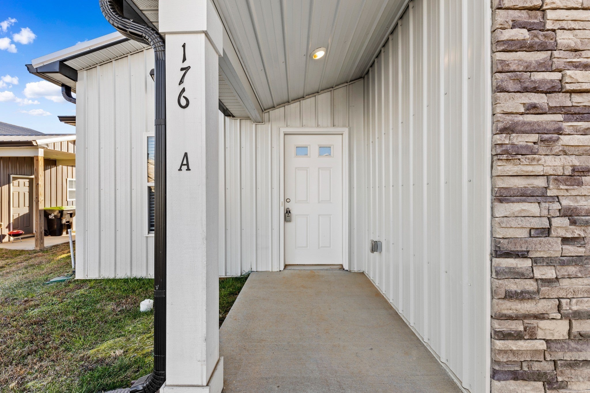 166 Bainbridge Dr B