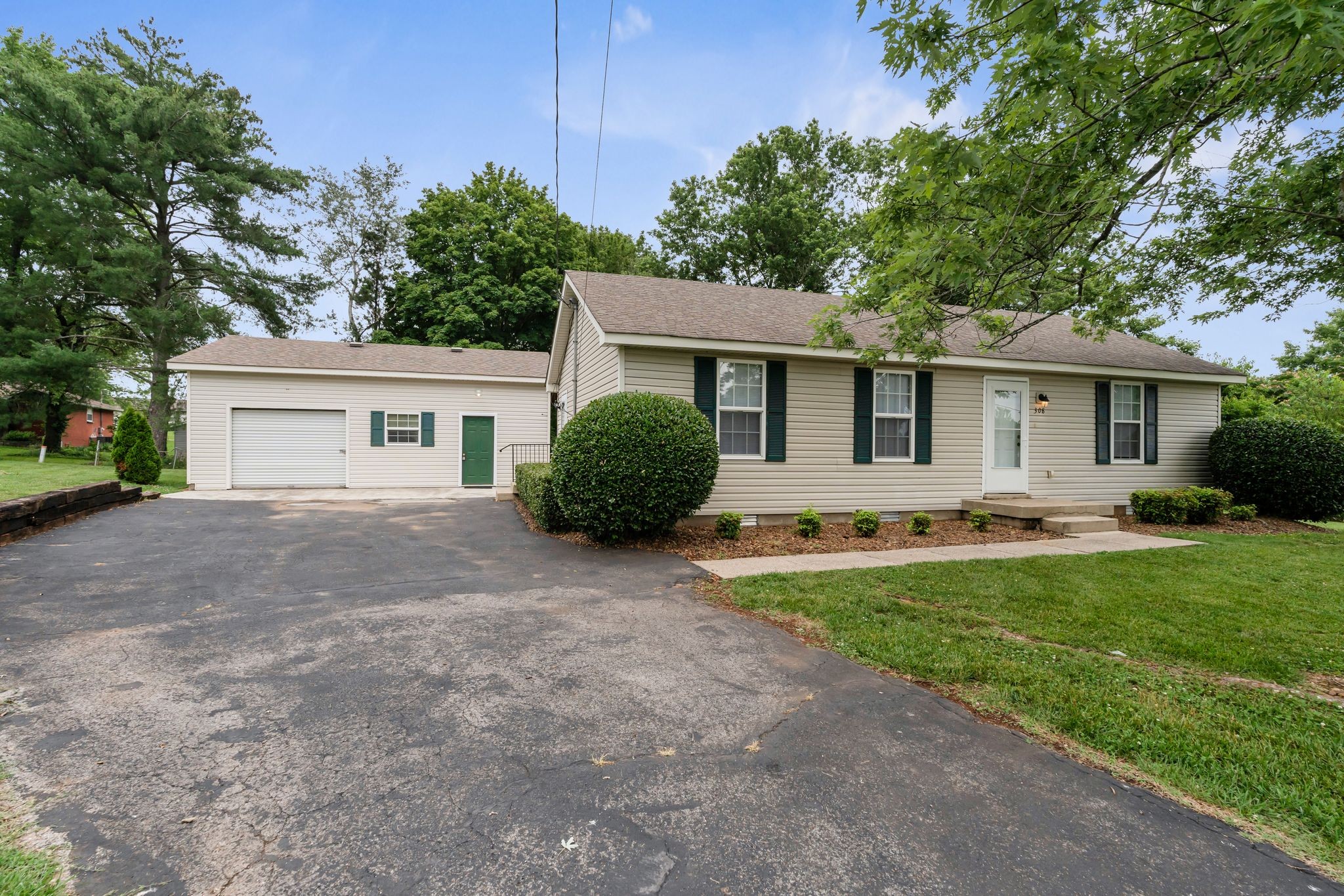 308 Custer Ct