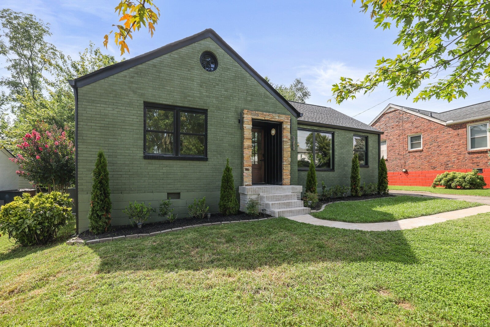 1402 Corder Dr, Nashville TN 37206 3-bed home, photo 2 of 54