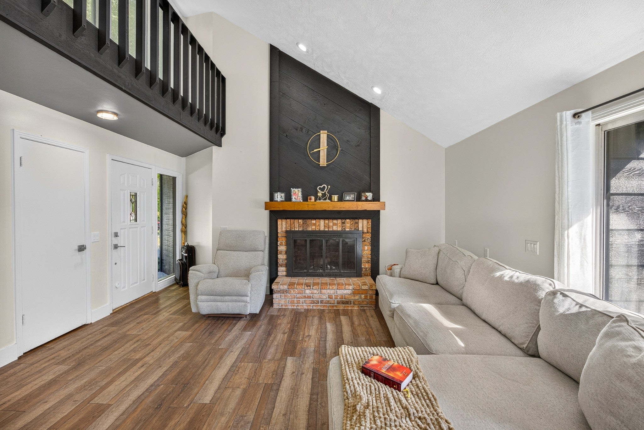 674 Skyline Dr