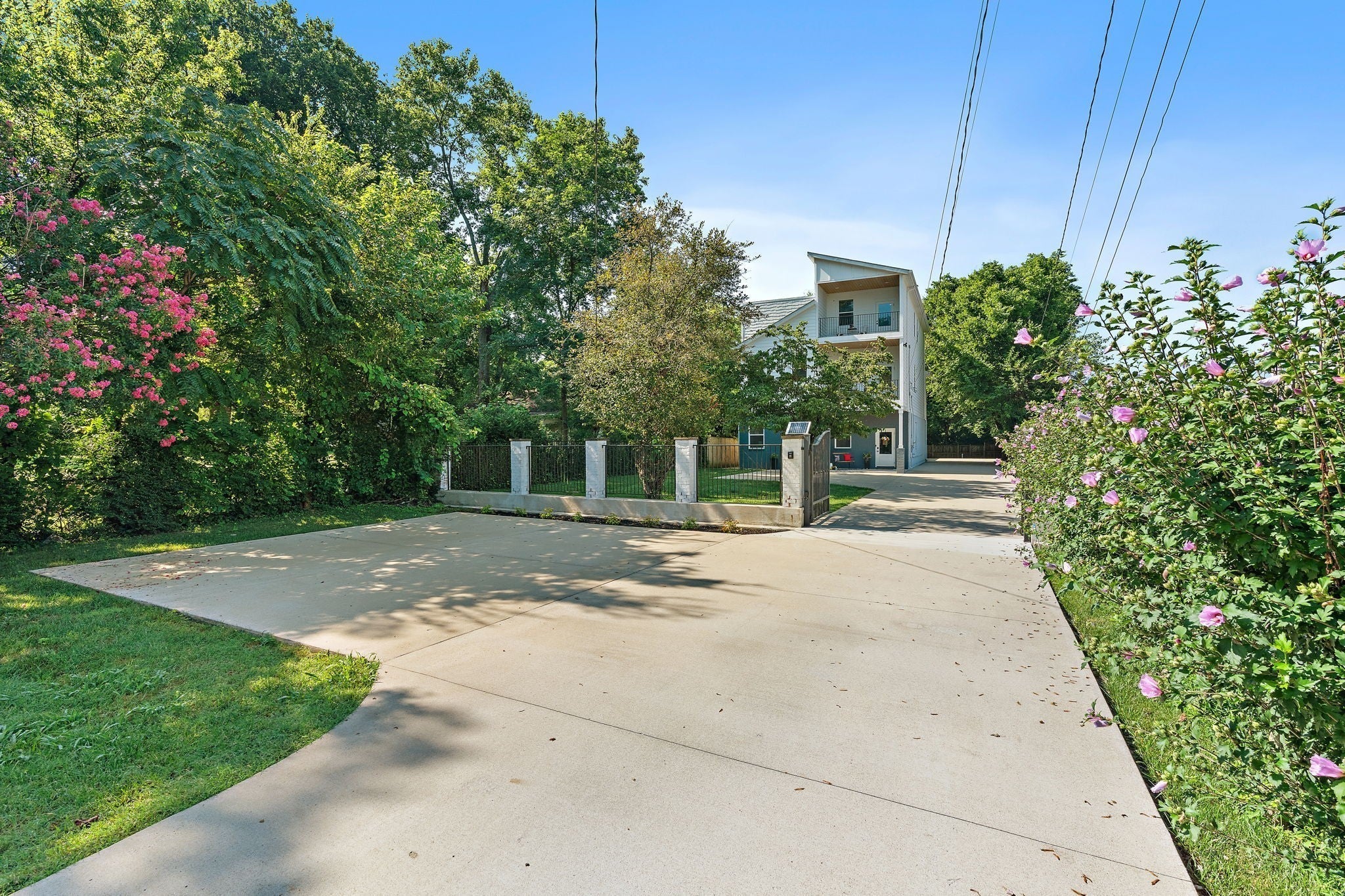 101 Lyle Ln