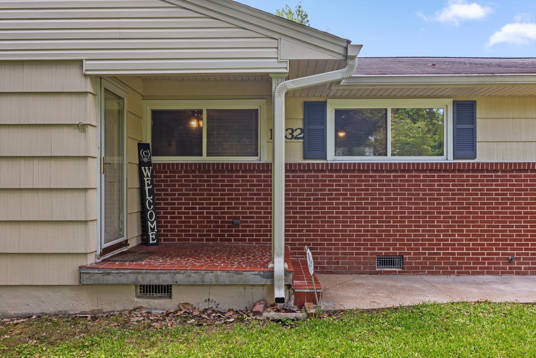 1632 John Ross Road