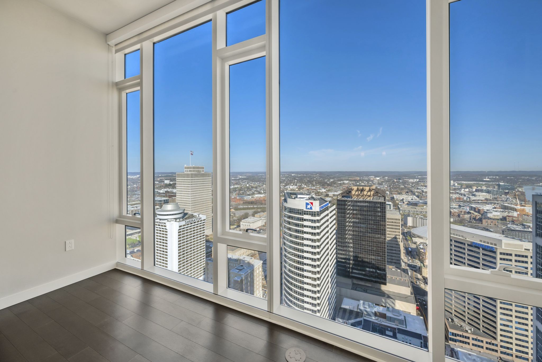 Nashville, Tennessee 37219, United States, 2 Bedrooms Bedrooms, ,2 BathroomsBathrooms,Residential,Active,4745