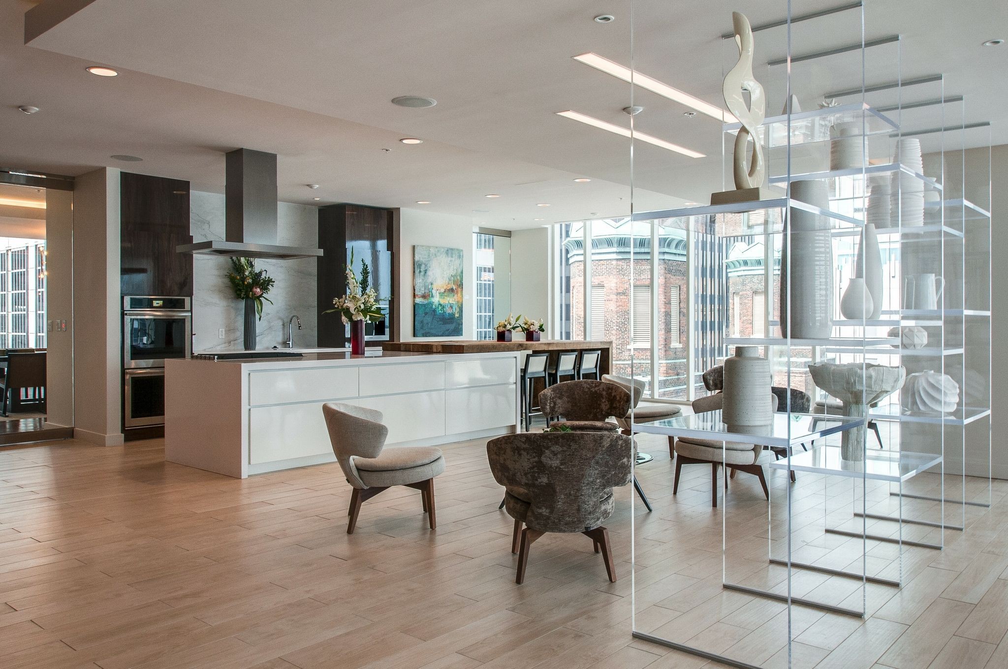 Nashville, Tennessee 37219, United States, 2 Bedrooms Bedrooms, ,2 BathroomsBathrooms,Residential,Active,4745