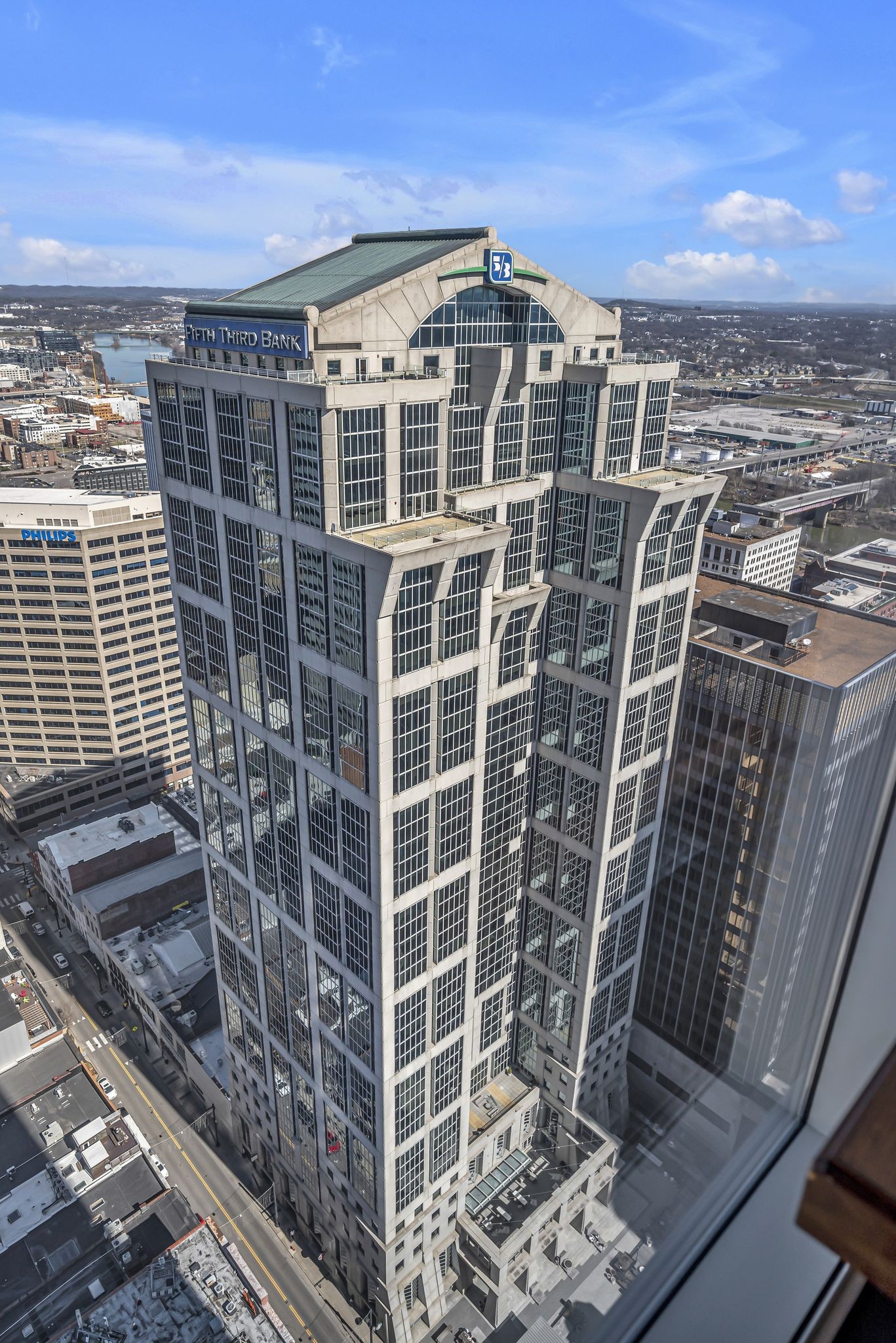 Nashville, Tennessee 37219, United States, 2 Bedrooms Bedrooms, ,2 BathroomsBathrooms,Residential,Active,4745