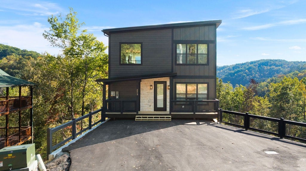 2213 Legend Dr, Sevierville, TN 37876 | MLS 3621259 | Listing ...