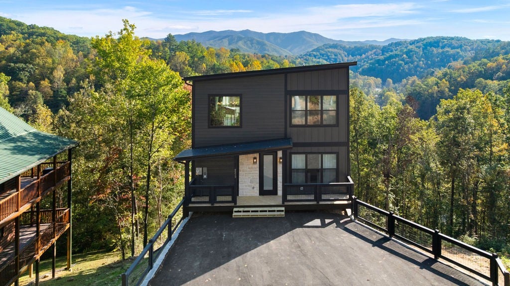 2213 Legend Dr, Sevierville, TN 37876 | MLS 3621259 | Listing ...