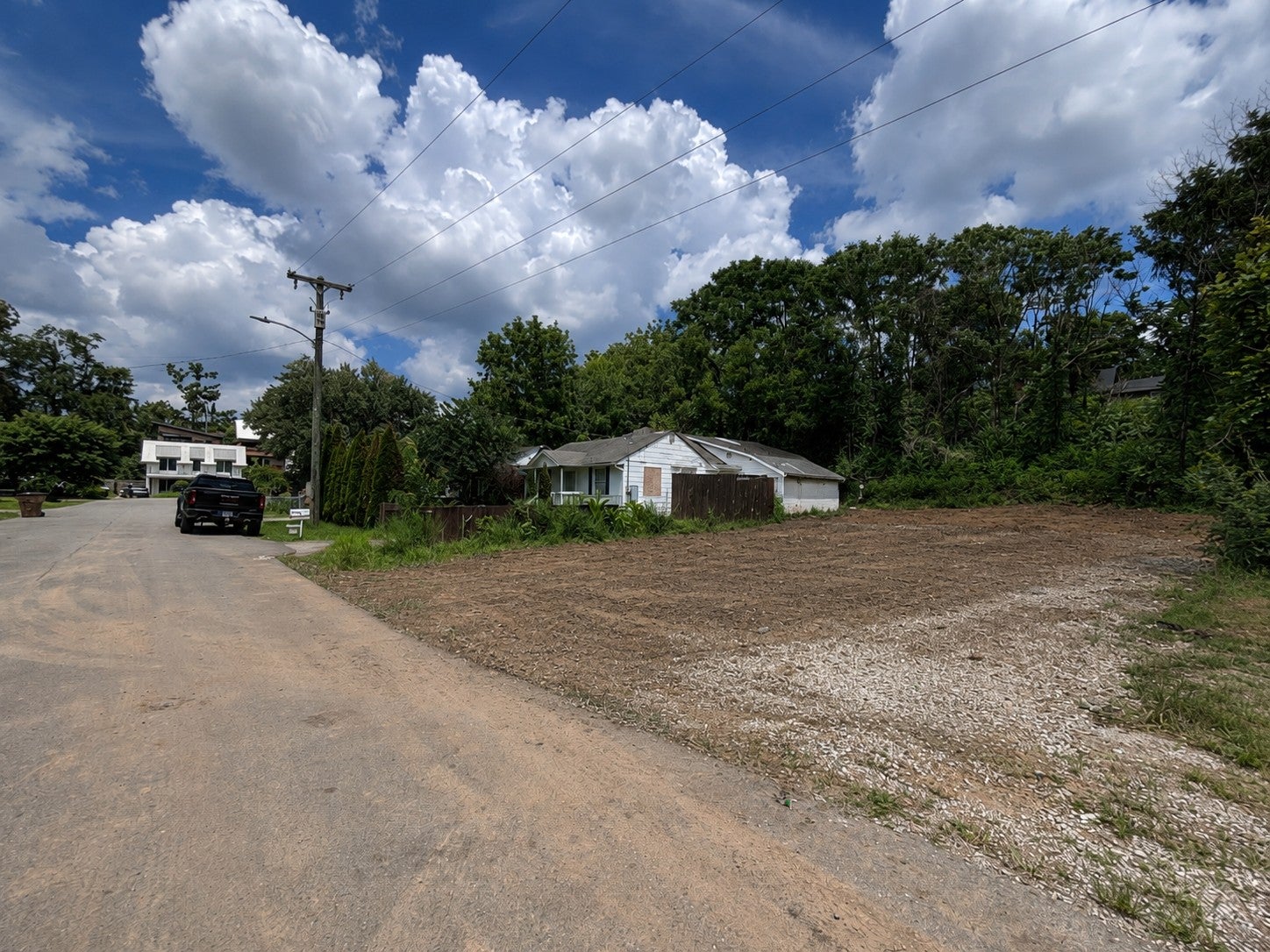 513 Village Ct