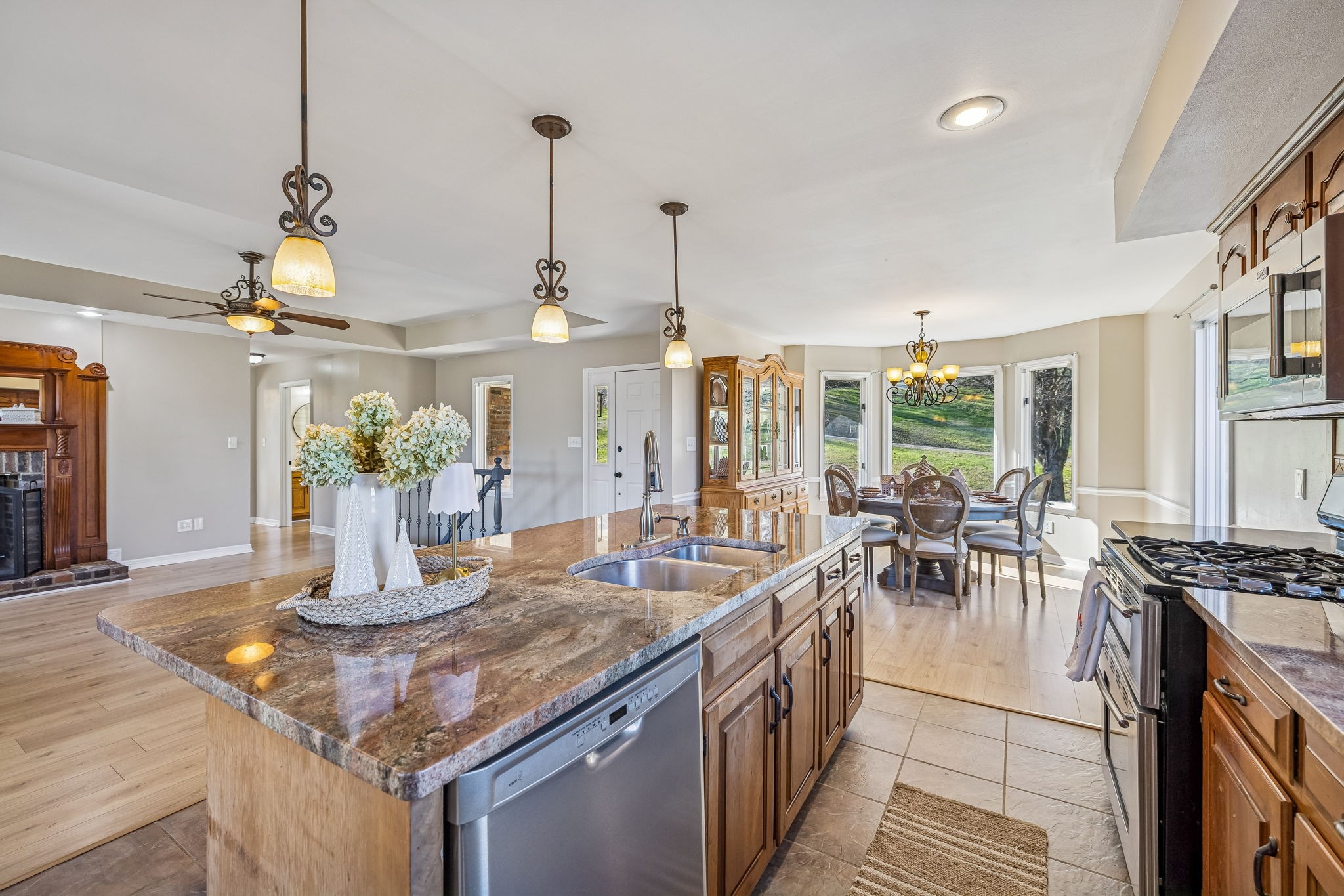 411 Mountain View Dr