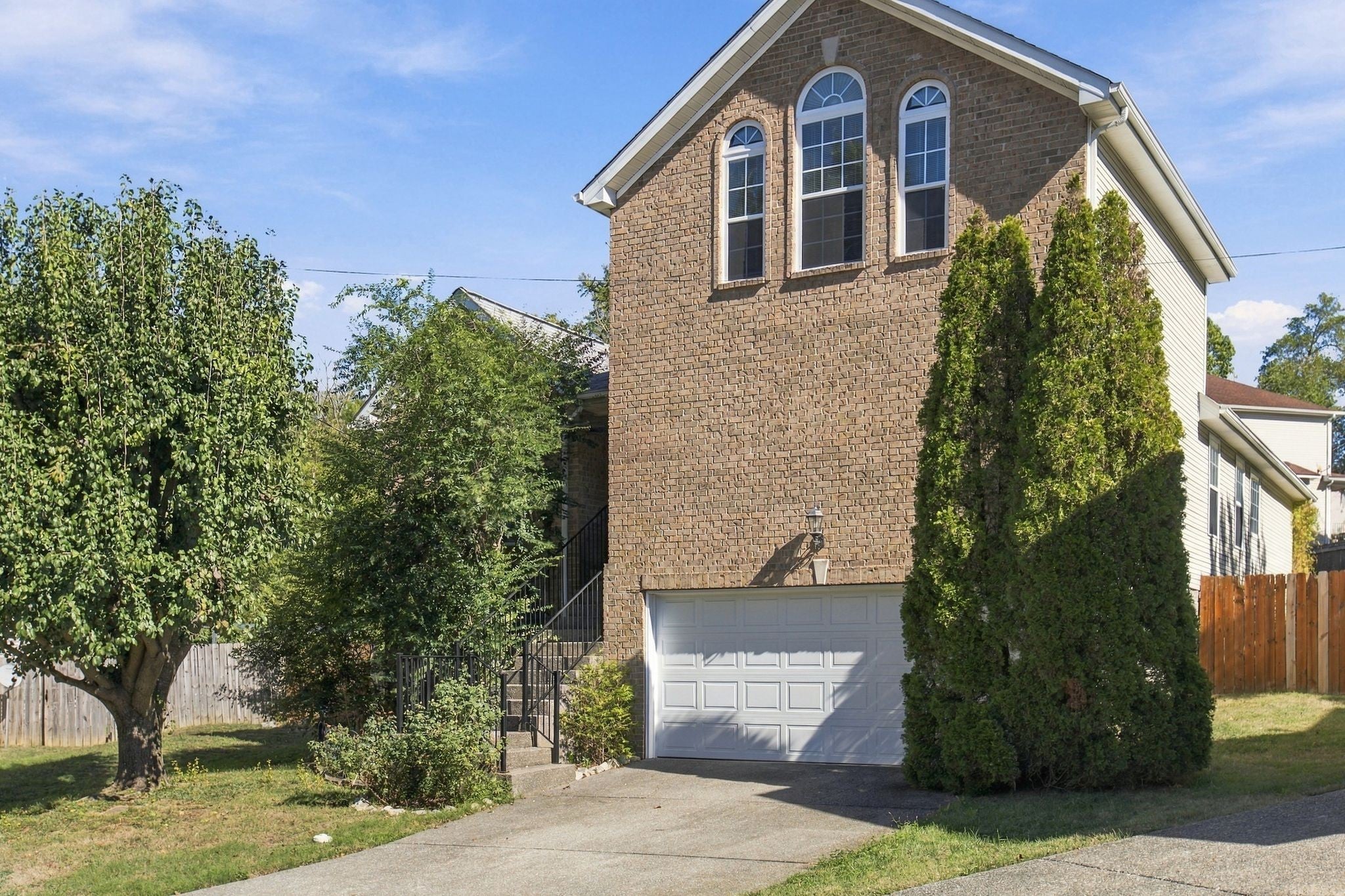2300 Broadview Dr