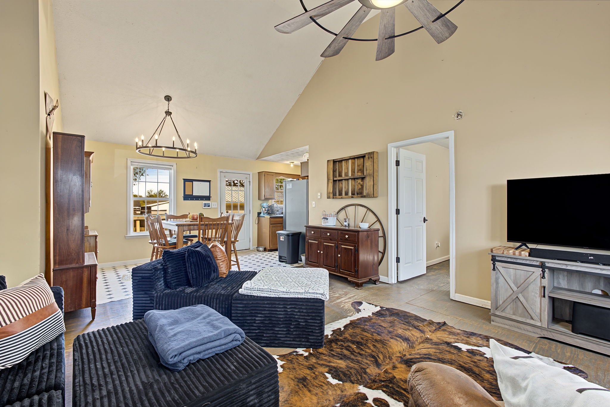 1466 Bridle Ln