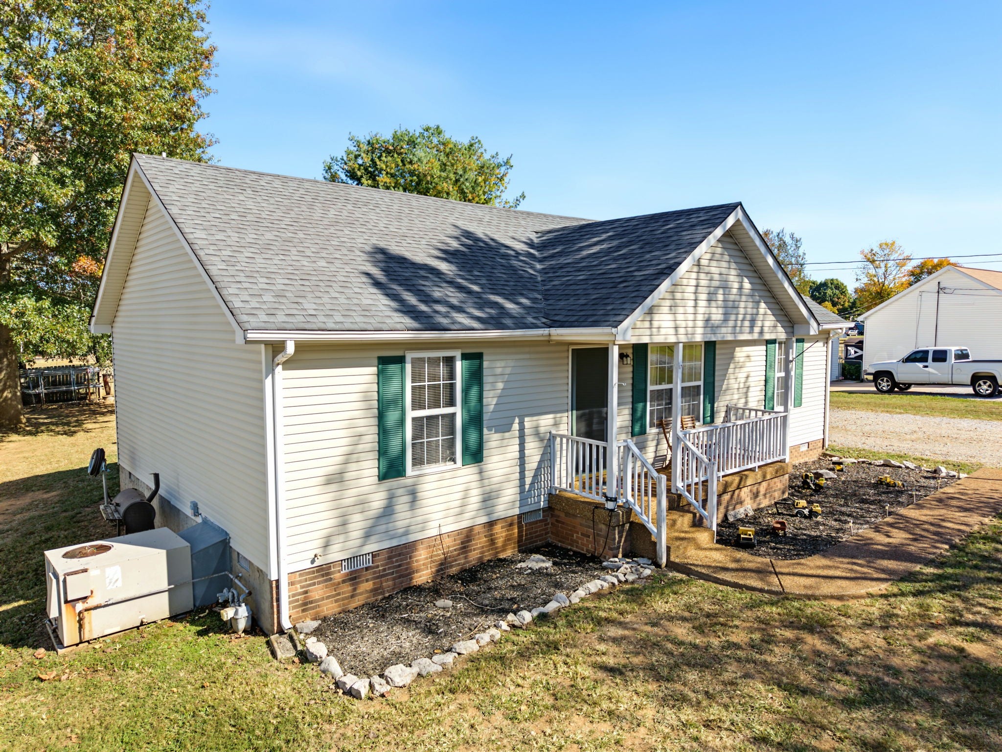 1466 Bridle Ln
