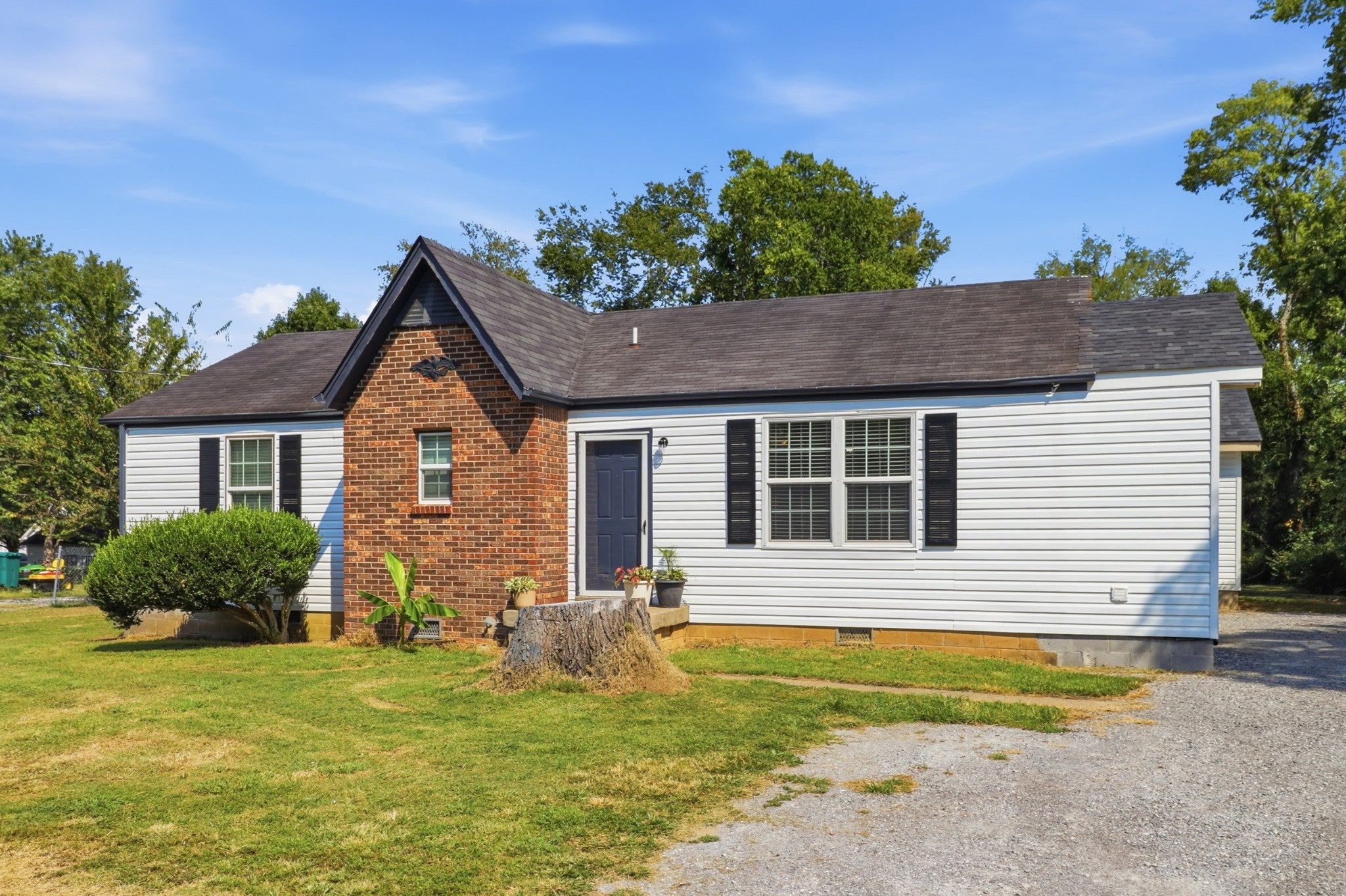 5853 Seminary Rd